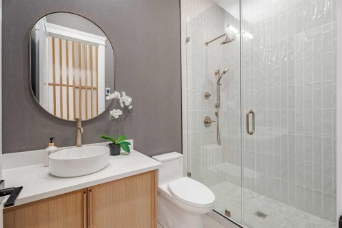 1651 St Andrews Place Nw, Calgary, AB - Indoor Photo Showing Bathroom