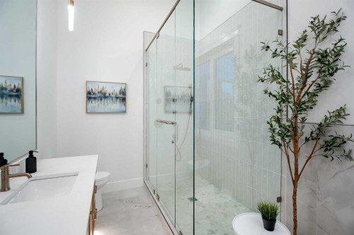 1651 St Andrews Place Nw, Calgary, AB - Indoor Photo Showing Bathroom