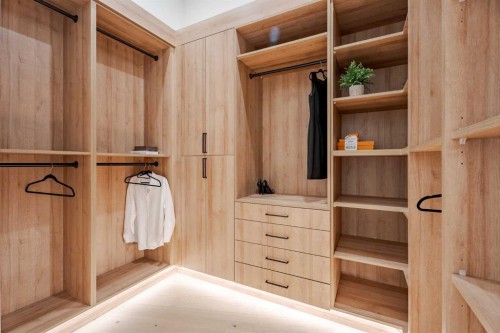 1651 St Andrews Place Nw, Calgary, AB - Indoor