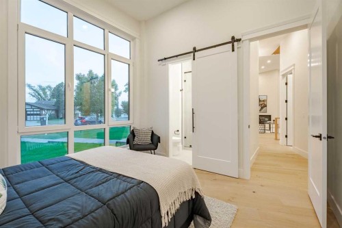 1651 St Andrews Place Nw, Calgary, AB - Indoor Photo Showing Bedroom