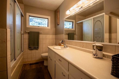 262022 Hwy 27, Rural Kneehill County, AB - Indoor Photo Showing Bathroom