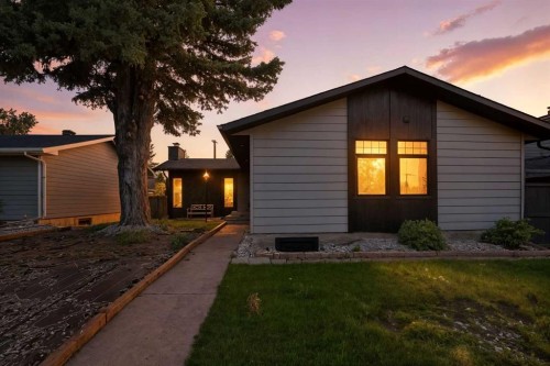 227 Parkside Way Se, Calgary, AB - Outdoor