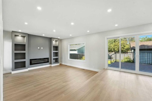 227 Parkside Way Se, Calgary, AB - Indoor Photo Showing Living Room