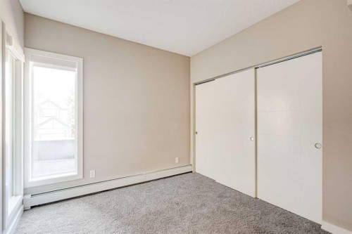 205-93 34 Avenue Sw, Calgary, AB - Indoor Photo Showing Other Room