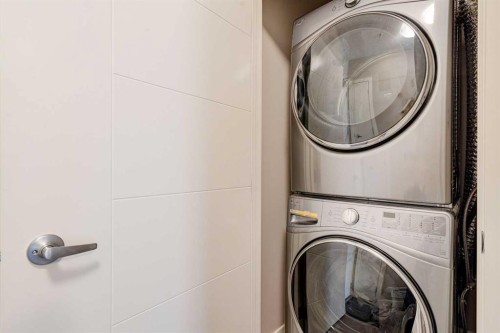 205-93 34 Avenue Sw, Calgary, AB - Indoor Photo Showing Laundry Room