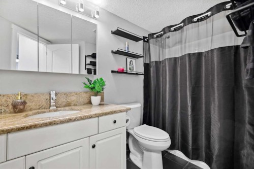 210-10 Sierra Morena Mews Sw, Calgary, AB - Indoor Photo Showing Bathroom