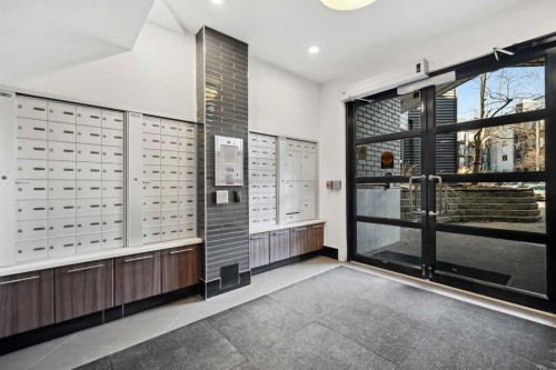 210-10 Sierra Morena Mews Sw, Calgary, AB - Indoor Photo Showing Other Room