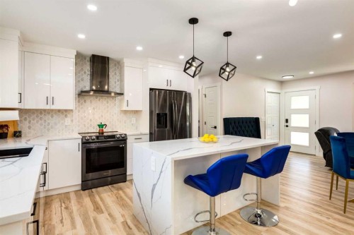 392 Cantrell Drive Sw, Calgary, AB - Indoor Photo Showing Kitchen With Upgraded Kitchen