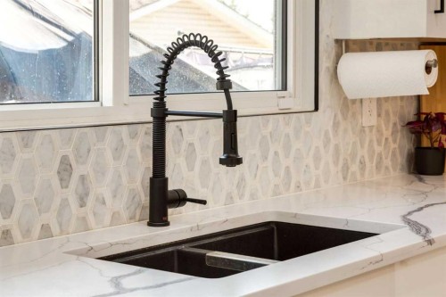 392 Cantrell Drive Sw, Calgary, AB - Indoor Photo Showing Kitchen With Double Sink