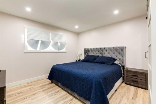 392 Cantrell Drive Sw, Calgary, AB - Indoor Photo Showing Bedroom