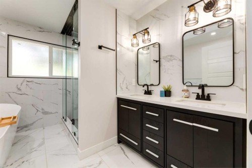 392 Cantrell Drive Sw, Calgary, AB - Indoor Photo Showing Bathroom