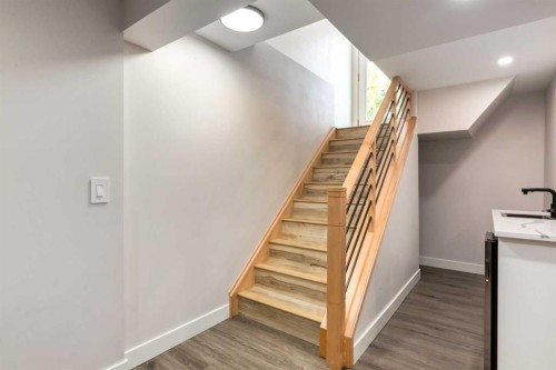 392 Cantrell Drive Sw, Calgary, AB - Indoor Photo Showing Other Room