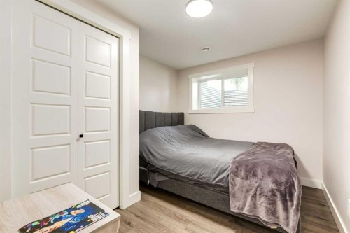 392 Cantrell Drive Sw, Calgary, AB - Indoor Photo Showing Bedroom