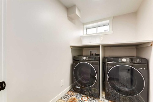 392 Cantrell Drive Sw, Calgary, AB - Indoor Photo Showing Laundry Room