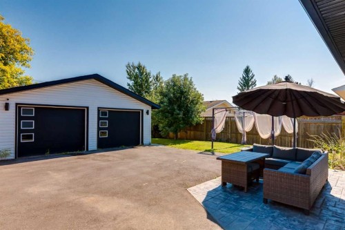 392 Cantrell Drive Sw, Calgary, AB - Outdoor With Exterior