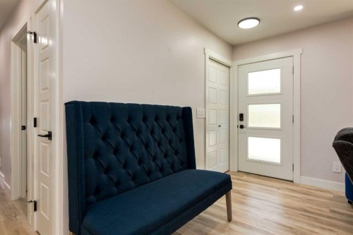 392 Cantrell Drive Sw, Calgary, AB - Indoor Photo Showing Other Room