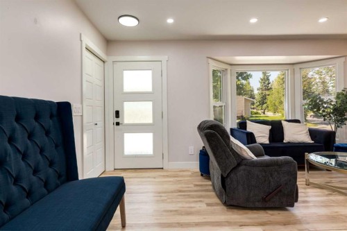 392 Cantrell Drive Sw, Calgary, AB - Indoor