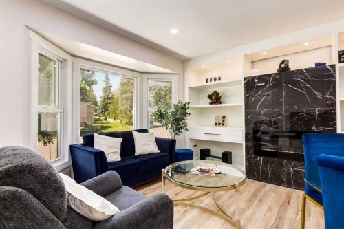 392 Cantrell Drive Sw, Calgary, AB - Indoor Photo Showing Living Room