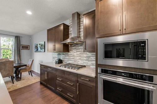 220 Walgrove Heath Se, Calgary, AB - Indoor Photo Showing Kitchen With Upgraded Kitchen