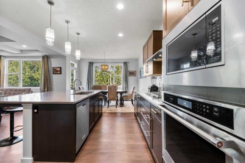 220 Walgrove Heath Se, Calgary, AB - Indoor Photo Showing Kitchen With Upgraded Kitchen