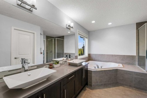 220 Walgrove Heath Se, Calgary, AB - Indoor Photo Showing Bathroom