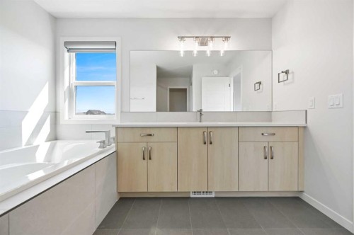 232 Belmont Park Sw, Calgary, AB - Indoor Photo Showing Bathroom