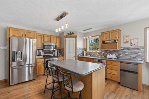 131 Cambria Road, Strathmore, AB - Indoor Photo Showing Kitchen