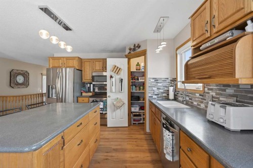 131 Cambria Road, Strathmore, AB - Indoor Photo Showing Kitchen