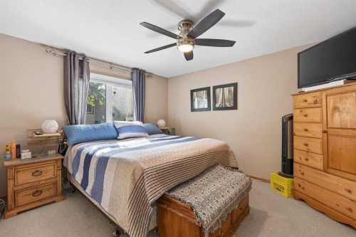 131 Cambria Road, Strathmore, AB - Indoor Photo Showing Bedroom