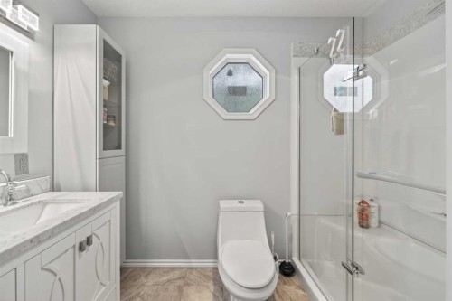 131 Cambria Road, Strathmore, AB - Indoor Photo Showing Bathroom