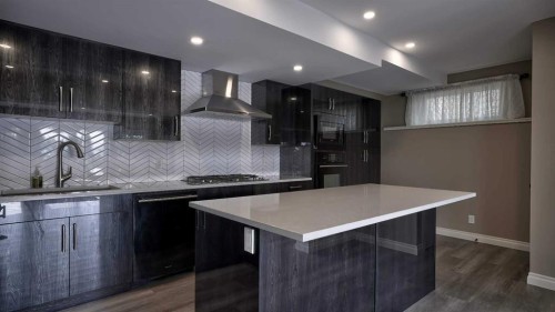 57 Edelweiss Point Nw, Calgary, AB - Indoor Photo Showing Kitchen