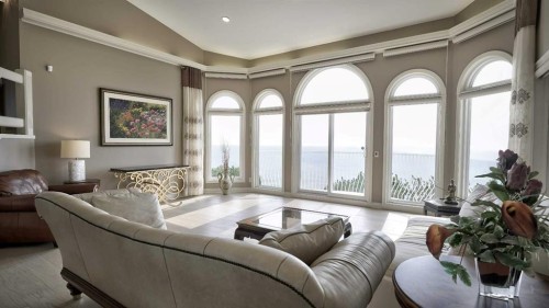 57 Edelweiss Point Nw, Calgary, AB - Indoor Photo Showing Living Room