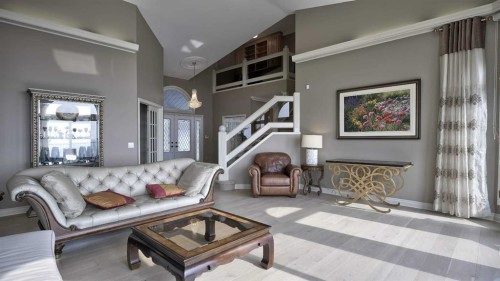 57 Edelweiss Point Nw, Calgary, AB - Indoor Photo Showing Living Room