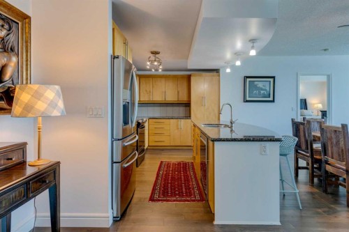 1103-817 15 Avenue Sw, Calgary, AB - Indoor Photo Showing Kitchen With Stainless Steel Kitchen