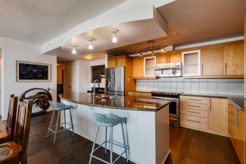 1103-817 15 Avenue Sw, Calgary, AB - Indoor Photo Showing Kitchen With Stainless Steel Kitchen