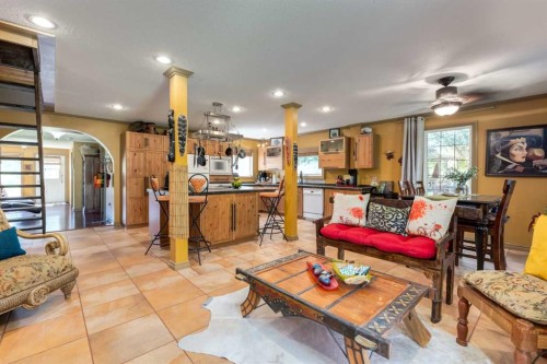 235 5 Street, Drumheller, AB - Indoor Photo Showing Living Room