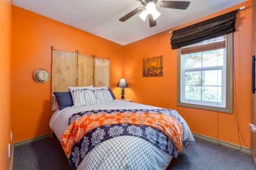 235 5 Street, Drumheller, AB - Indoor Photo Showing Bedroom
