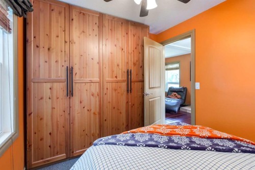 235 5 Street, Drumheller, AB - Indoor Photo Showing Bedroom
