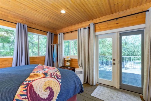 235 5 Street, Drumheller, AB - Indoor Photo Showing Bedroom