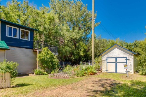 235 5 Street, Drumheller, AB - Outdoor