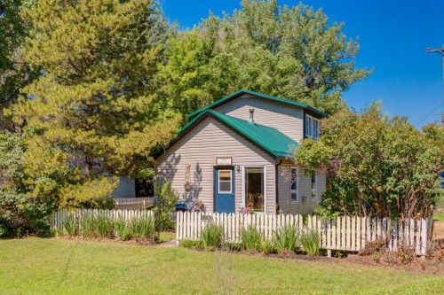 235 5 Street, Drumheller, AB - Outdoor