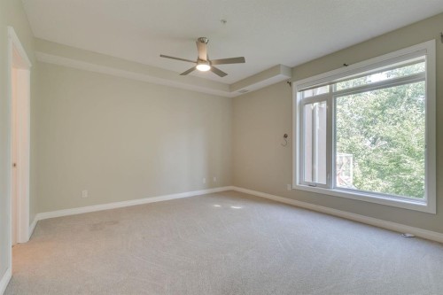 304-10 Hemlock Crescent Sw, Calgary, AB - Indoor Photo Showing Other Room