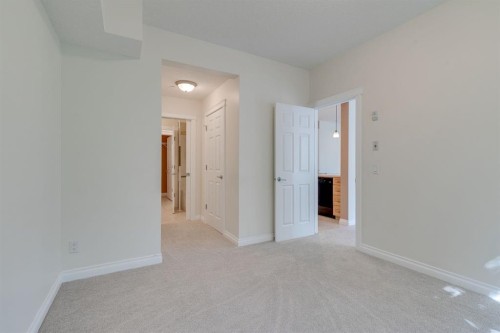 304-10 Hemlock Crescent Sw, Calgary, AB - Indoor Photo Showing Other Room