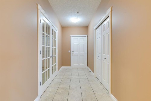 304-10 Hemlock Crescent Sw, Calgary, AB - Indoor Photo Showing Other Room