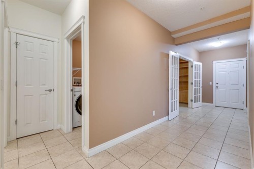 304-10 Hemlock Crescent Sw, Calgary, AB - Indoor Photo Showing Other Room