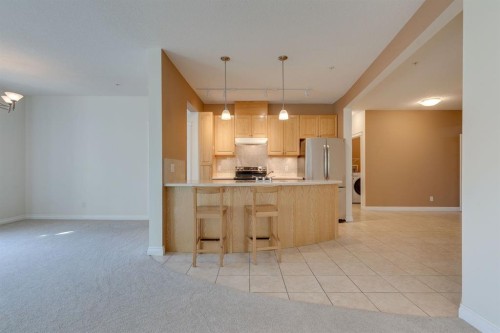 304-10 Hemlock Crescent Sw, Calgary, AB - Indoor Photo Showing Kitchen