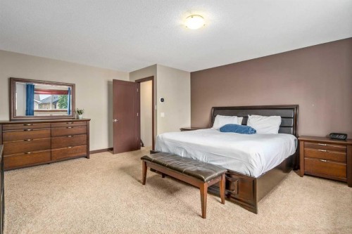 26 Mahogany Green Se, Calgary, AB - Indoor Photo Showing Bedroom