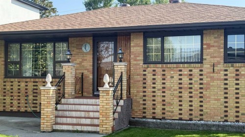 47 Montrose Crescent Ne, Calgary, AB - Outdoor With Facade