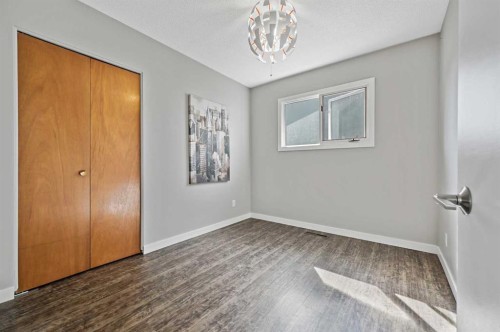 708 101 Avenue Sw, Calgary, AB - Indoor Photo Showing Other Room