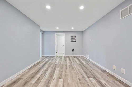 708 101 Avenue Sw, Calgary, AB - Indoor Photo Showing Other Room